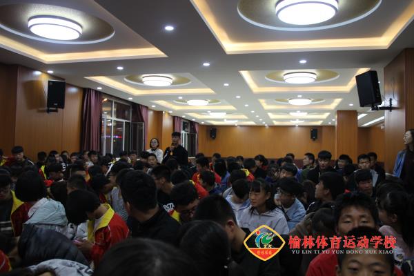 3学生踊跃发言 (2).jpg