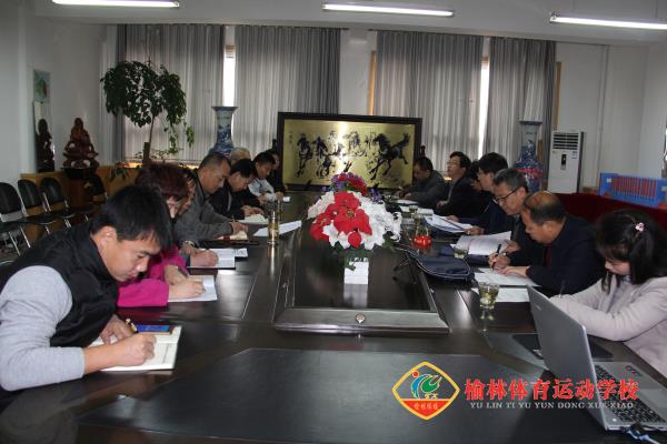 专家组听取汇报1.jpg
